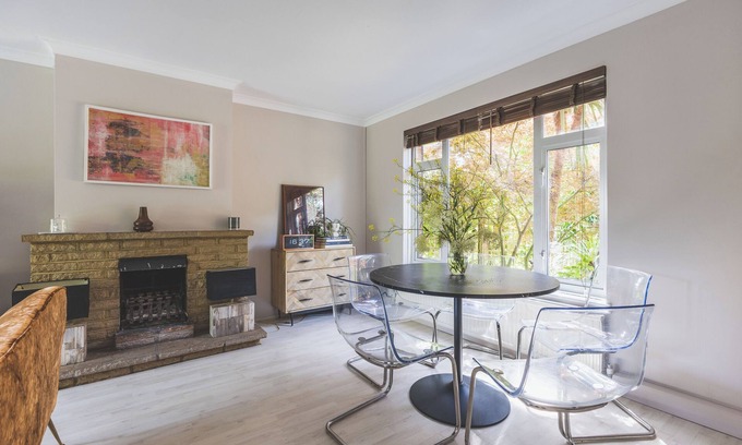 Richmond-upon-Thames House | Spacious 3BR Home | Huge Garden + Free Parking