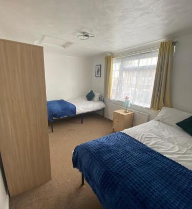 Harlow House | Spacious 3BR House with Garden in Harlow, Essex