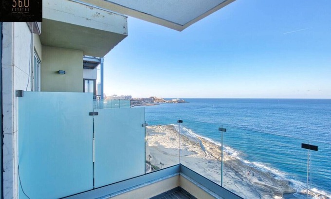 Tower Road Apartment | Spacious 3BR opposite beach - AC