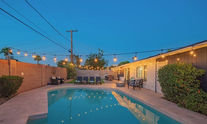 Scottsdale Estates Nine House | Spacious 4 bd house 5 min from Old Town Scottsdale with Pool & Putting Green