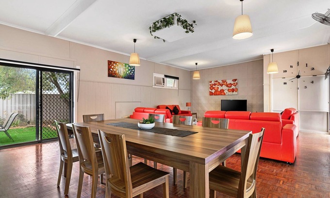 Strathmerton House | Spacious 4 Bdrm Country Home, Family and Pet Friendly