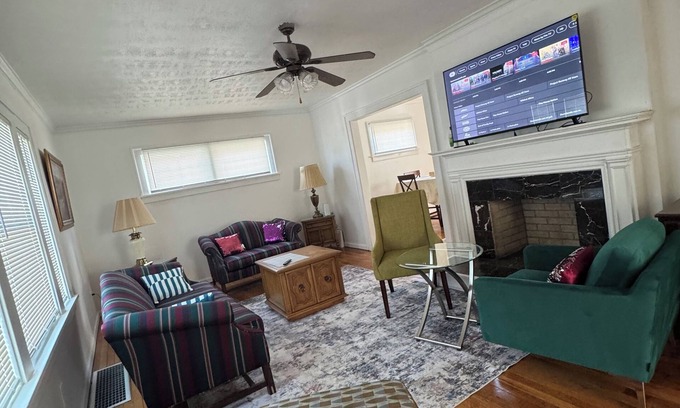 Cleveland House | Spacious 4-bedroom Near Cleveland Clinic, Downtown