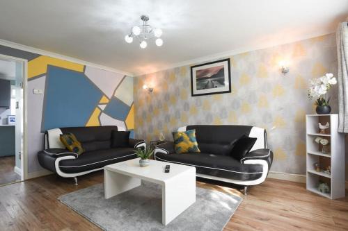 Portsmouth Apartment | Spacious 4-Bed Family House