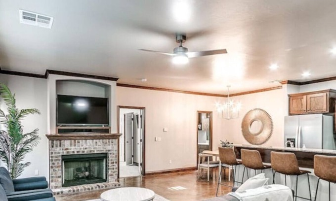 Central Oklahoma City House | Spacious 4 Bed House With King Bed & Playground