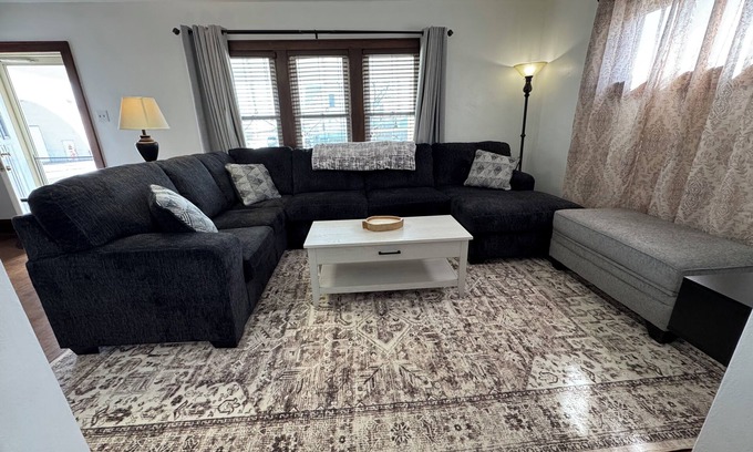 Green Bay House | Spacious 4 bed home near Lambeau Field