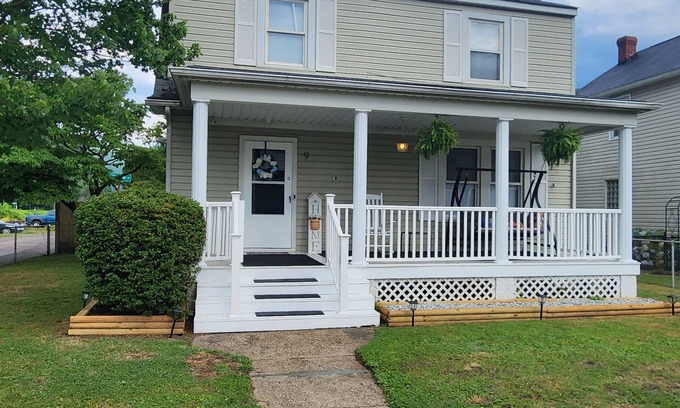 Charlton Heights House | Spacious 4-bedroom house in Charlton Heights with hottub & game room