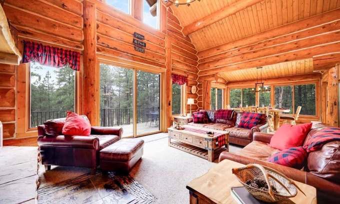 Colorado Springs House | Spacious 4-bedroom log cabin in beautiful Colorado Springs with fitness room