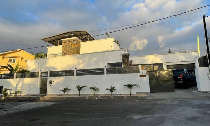 Flic-en-Flac Villa | Spacious 4-Bed Villa in Flic en Flac roof top bar