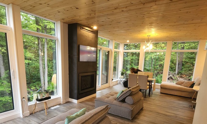 Wakefield House | Spacious 4-Bed w sauna, cozy fireplace & rooftop