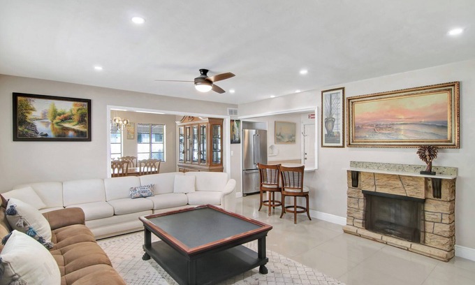 Riviera Beach House | Spacious 4-bedroom house with boat parking in amazing West Palm Beach : AC, WiFi
