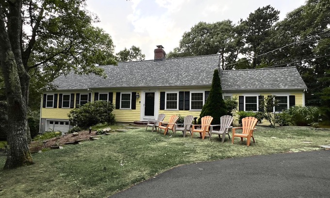 Brewster House | Spacious 4 bedroom/3bath, on the Brewster/Orleans line