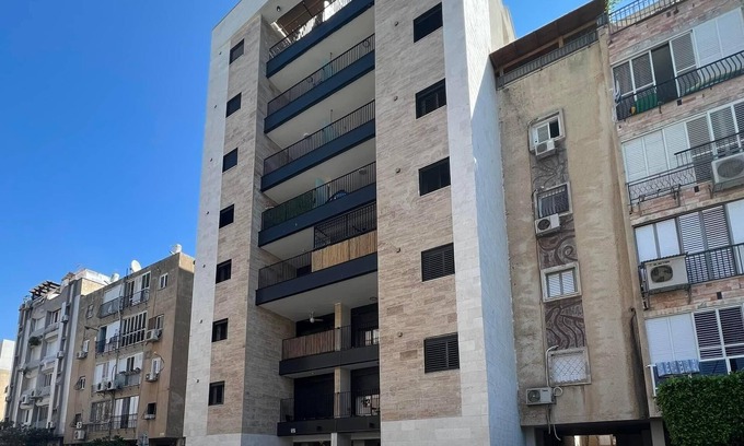 Bat Yam Apartment | Spacious 4-bedroom apartment with AC, WiFi in charming Bat Yam
