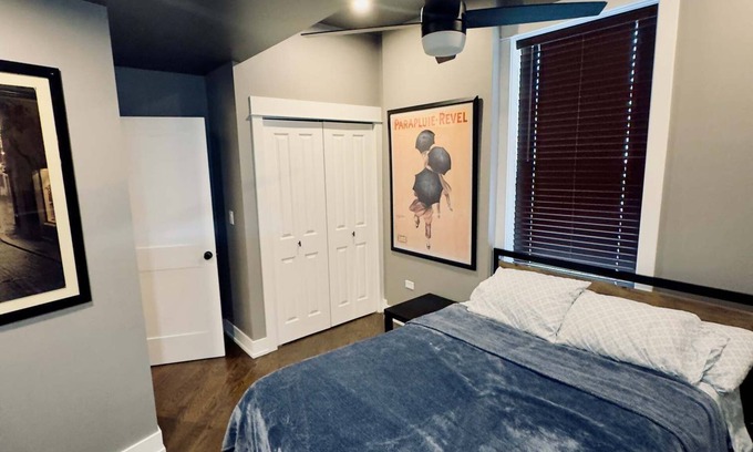 North Lawndale Apartment | Spacious 4-bedroom apartment with WiFi, AC in gorgeous Chicago