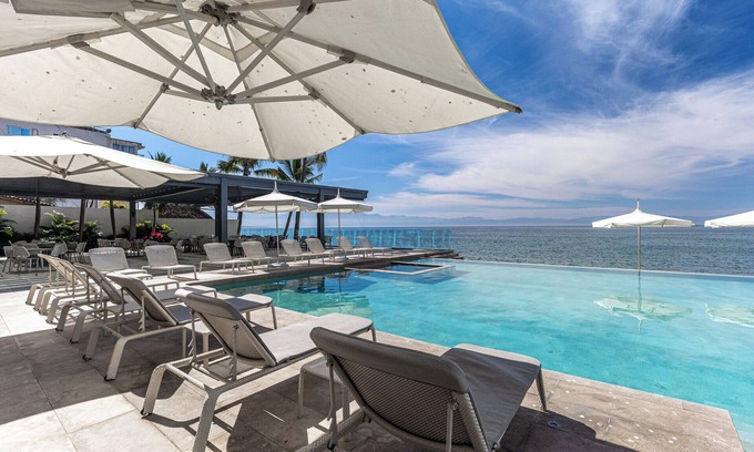 Bucerias Condo | Spacious 4-bedroom beach front condo in new Bantay Resort