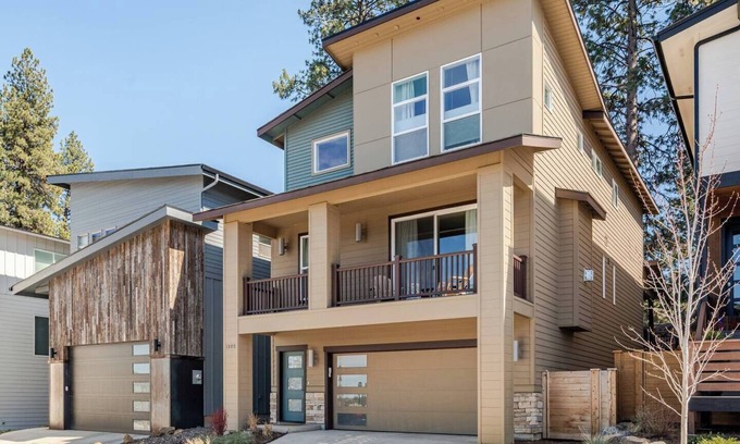 Southern Crossing House | Spacious 4-bedroom Bend house with AC on Canal close to Old Mill & Downtown
