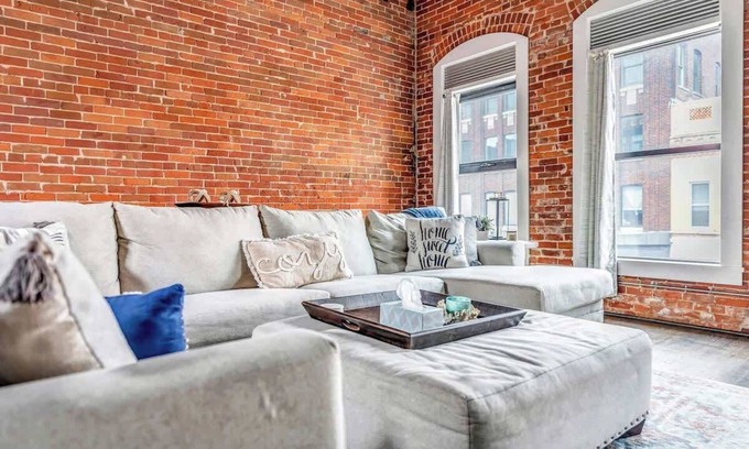 Historic Downtown La Crosse Apartment | Spacious 4 Bedroom Downtown La Crosse
