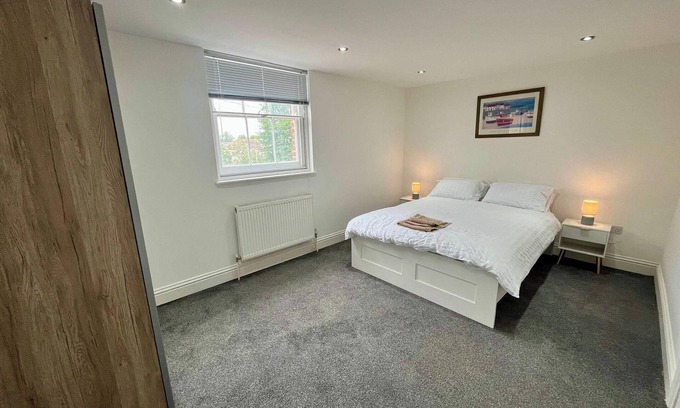 Faversham House | Spacious 4-Bedroom House - Garden & Free Parking