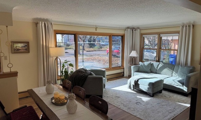Payne - Phalen House | Spacious 4-bedroom house near Lake Phalen with AC, WiFi