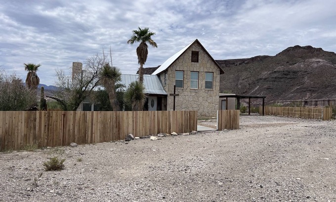 Lajitas House | Spacious 4 bedroom home/sleeps 10/just minutes from State and National Park.