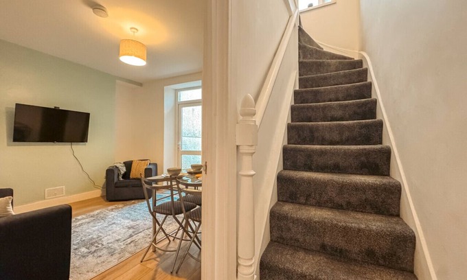 Dowlais House | Spacious 4 Bedroom Home