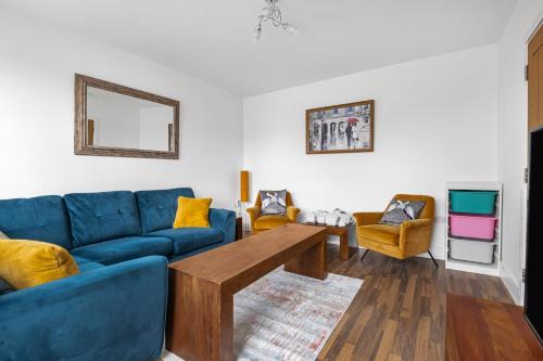 Kenton East House | Spacious 4 Bedroom Home, Prime Location, Parking
