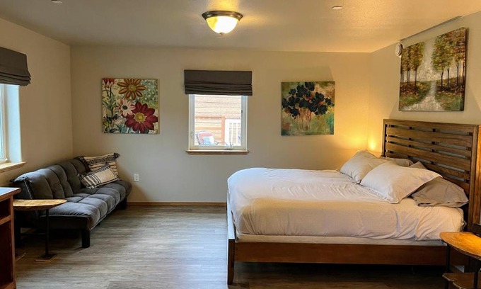 North Pole House | Spacious 4-Bedroom Home