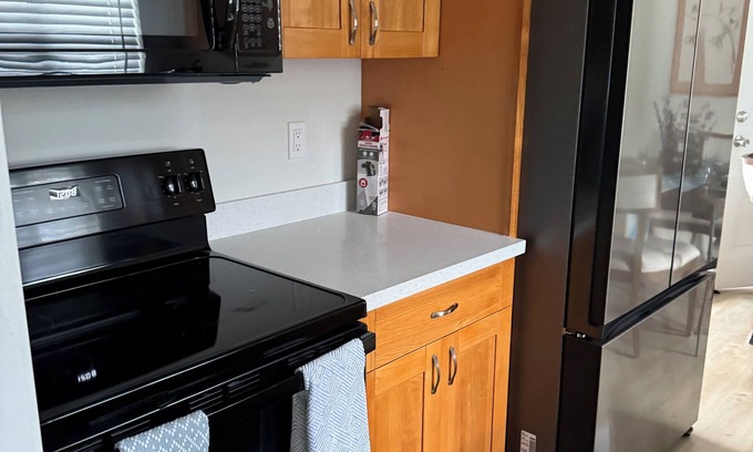 Everett House | Spacious 4-bedroom house in amazing Everett with WiFi