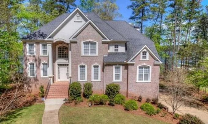 Lake Oconee House | Spacious 4-bedroom Lake Front home in charming Eatonton.