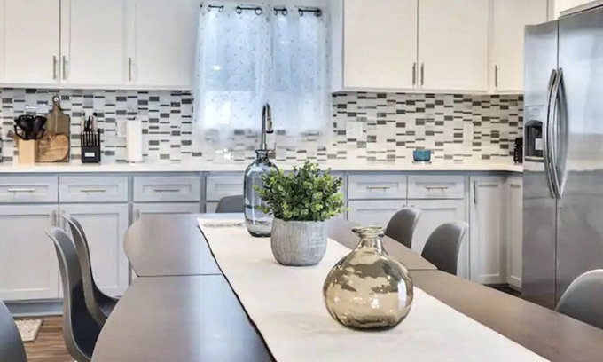 Los Angeles House | Spacious 4-Bedroom Modern Townhouse Near DTLA