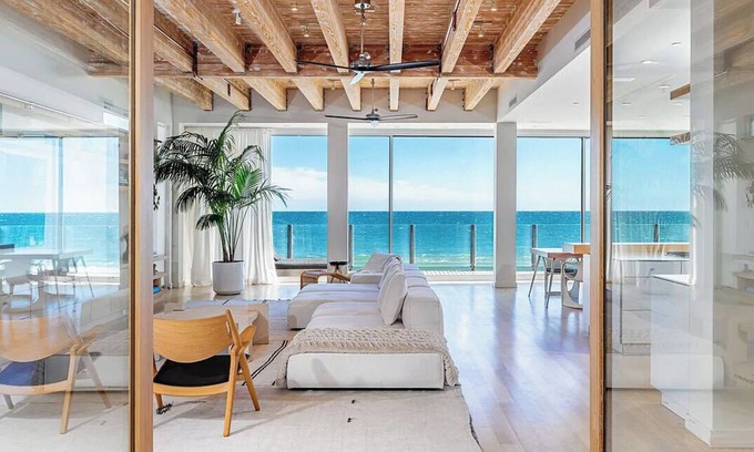Central Malibu Villa | Spacious 4-bedroom villa in lovely Los Angeles with 100 People Event Space.