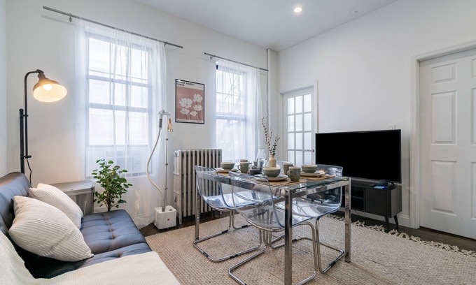 Manhattan Apartment | Spacious 4 BR Den in the Heart of the East Village