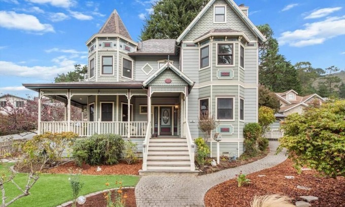 Vallemar House | Spacious 4-BR house; 1 mi from beach, 10 mins from SF
