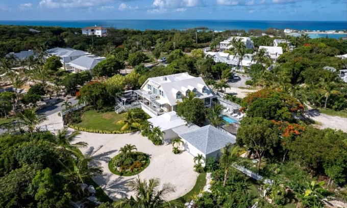 Governor's Harbour House | ✴Spacious 4BR 4.5BA Luxury Home w/Pool & Golf Cart