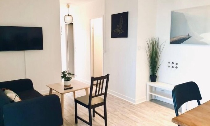 Chantier du Coq Apartment | Spacious 4BR in central Évry, 2 min to train, 35 min to Paris