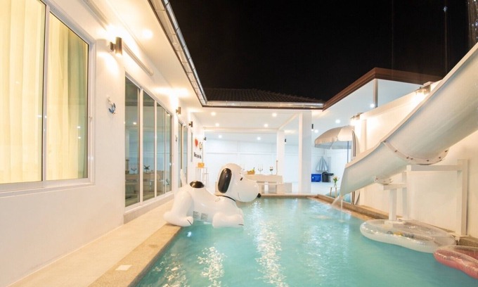Huai Yai Villa | Spacious 4BR Villa with Private Pool, WiFi & Karaoke – Perfect Getaway!