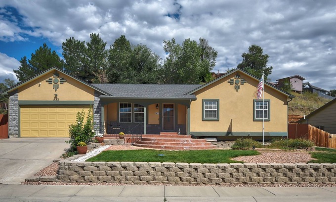 Cheyenne Meadows House | Spacious 5 BDR 3 BA House with Hot Tub, BBQ, Fire Pit, Home Gym, Mountain View