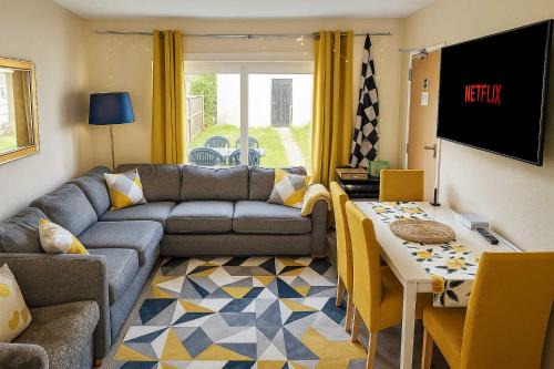 Horfield House | Spacious 5-Bed Home with Parking,WiFi & Self Check-In