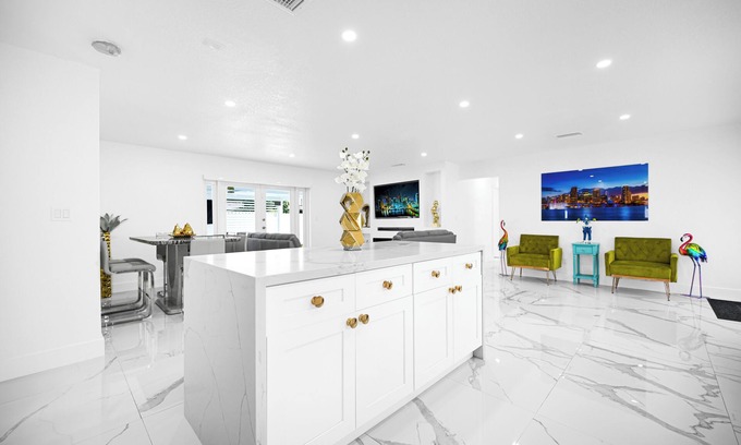 Miami Gardens House | Spacious 5-bedroom house in welcoming Miami Gardens with WiFi, AC