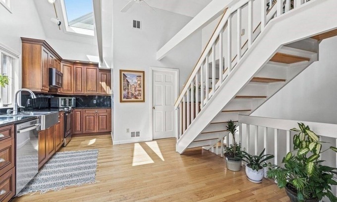 Arlington Condo | Spacious 5-bedroom condo in Arlington, close to Tufts, Harvard, MIT and Boston