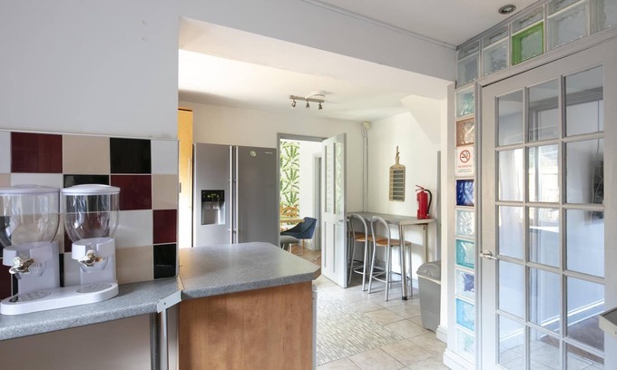 Birmingham House | Spacious 5 Bedroom Home - B5 Group Stays