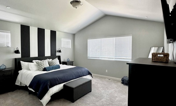 Marysville House | Spacious 5-bedroom house not far from Lake Stevens and Seattle