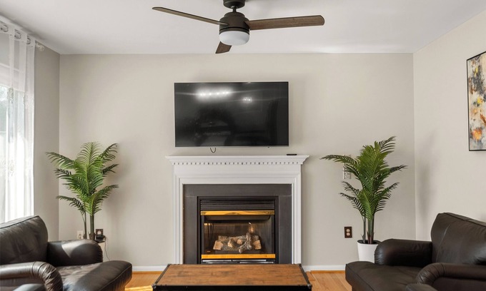 Dale City House | Spacious 5-bedroom house near DC