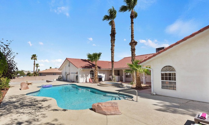 Las Vegas House | Spacious 5-bedroom house in brilliant Las Vegas with AC