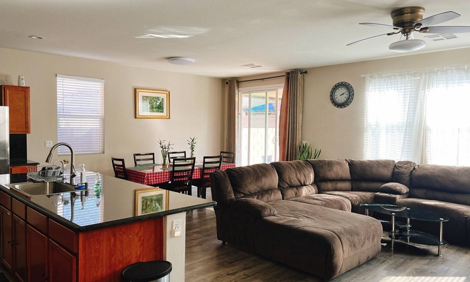 Enterprise House | Spacious 5-bedroom house 15 minutes to Las Vegas strip
