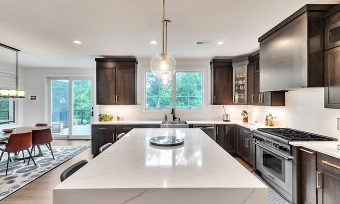 Herndon House | Spacious 5-bedroom home, Family Friendly in delightful Oak Hill