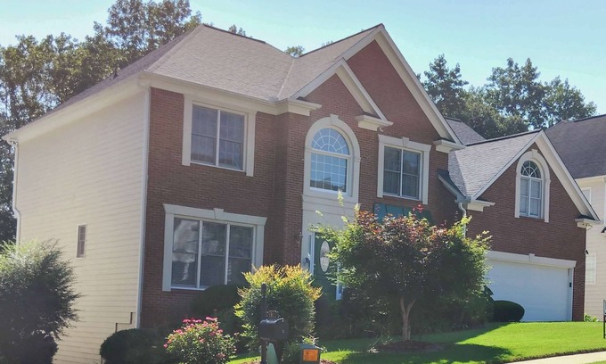 Norcross House | Spacious 5-bedroom house with oiffice, fitness rooms in fabulous Norcross