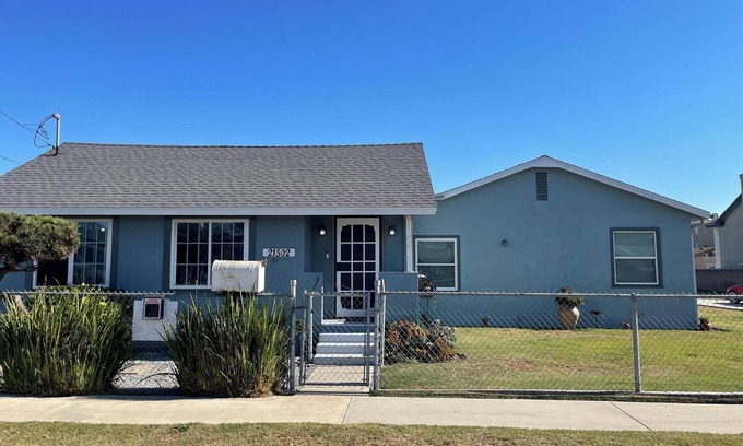 West Carson House | Spacious 5-bedroom house in welcoming Torrance with WiFi, AC, large yard