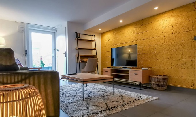 Limoges House | Spacious 5-Bedroom House in Limoges: Near CHU, Parking, Air Conditioning