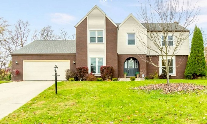 Granger House | Spacious 5-bedroom house in charming Granger with Hot Tub near Notre Dame