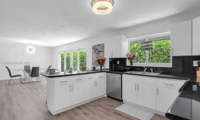 The Roads House | Spacious 5-bedroom house key Biscayne